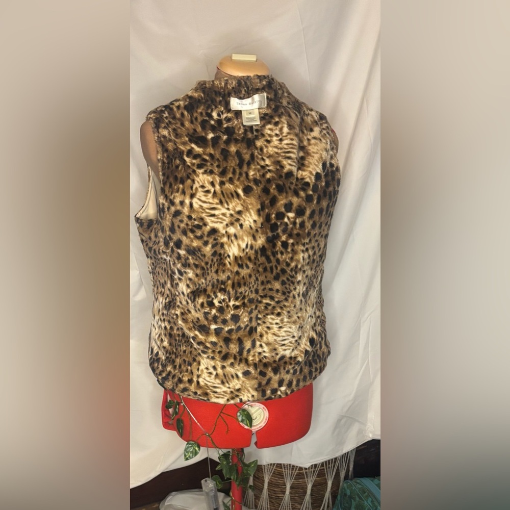Susan Bristol Cream Vest with Leopard Print Lining - Picture 5 of 5